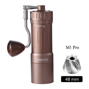 Moulin à café manuel M1/Pro 48 mm à meules coniques en acier inoxydable – version améliorée 2024, corps en aluminium et bois