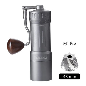 Moulin à café manuel M1/Pro 48 mm à meules coniques en acier inoxydable – version améliorée 2024, corps en aluminium et bois
